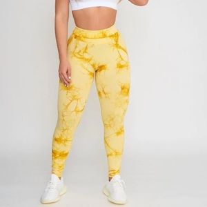 Pcheebum Yellow Marble Scrunch Butt Leggings